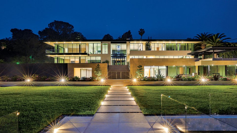 Jay Z Becomes The First Hip Artiste To Earn The Billionaire Status