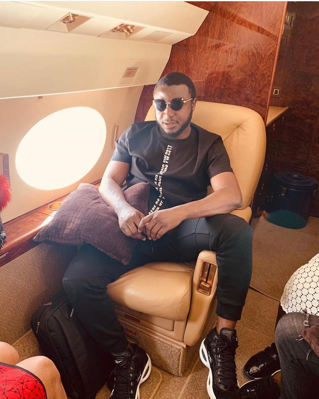 MC Galaxy Present N3 Million To Ubi Franklin For Saving His Life