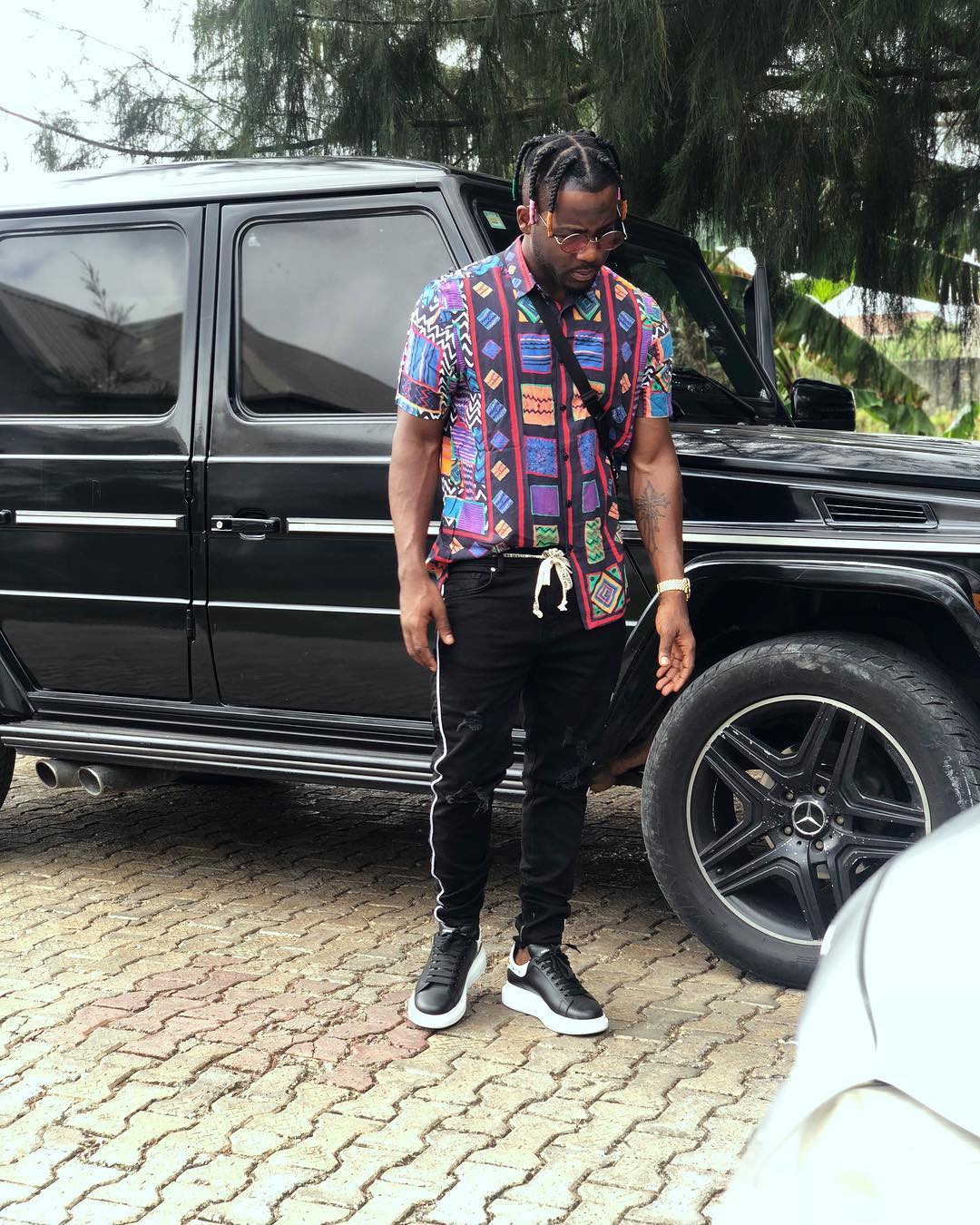 Ladies Goes Nut After Meeting Nigerian Rapper Zoro